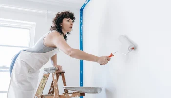 Машаров: Россияне могут получить штраф за запах краски и шум во время ремонта