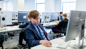 Собянин рассказал о новой программе по работе с ИИ для учащихся ИТ-классов