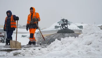 Москвичей призвали пересесть на городской транспорт из-за сильного снегопада