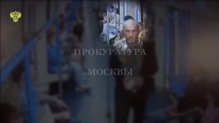 Мужчина разбил 8 видеокамер в трех вагонах столичного метро Мужчина разбил 8 видеокамер в трех вагонах столичного метро