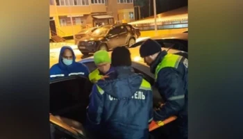 Во Владимире мужчина упал с 18-го этажа на машину и выжил