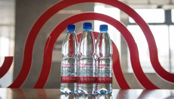 Бесплатную воду раздают пассажирам на вокзалах и станциях МЦД из-за жары