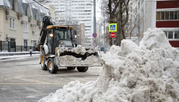 В вывозе снега с улиц Москвы задействовано почти пять тысяч единиц техники