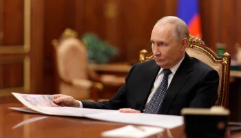 Путин поздравил россиян с Днем защитника Отечества