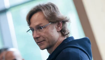 &laquo;Что криминального&raquo;: Карпин разрешит игрокам поесть драников перед матчем в Минске