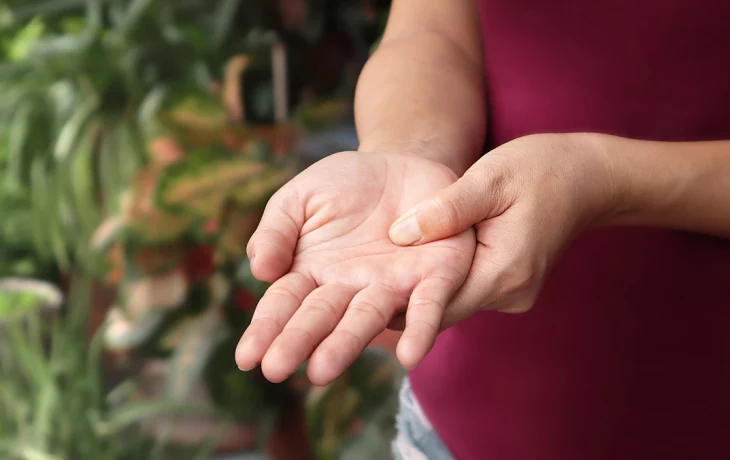 Норма или патология: симптомом каких заболеваний может быть онемение пальцев рук Норма или патология: симптомом каких заболеваний может быть онемение пальцев рук