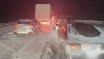 На трассе Ярославль &mdash; Москва водители стоят в пробке более восьми часов