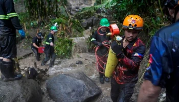 Четыре человека погибли в результате падения самолета на Филиппинах