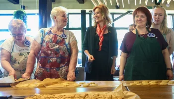 Депутат МГД Киселева провела мастер-класс по приготовлению &laquo;маминого печенья&raquo; для отправки бойцам СВ