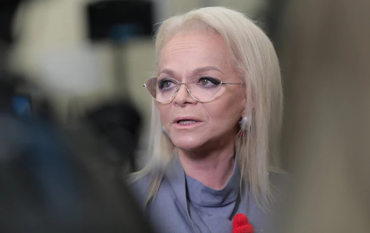 Курьера, которая забрала у Ларисы Долиной деньги, обвинили в мошенничестве Курьера, которая забрала у Ларисы Долиной деньги, обвинили в мошенничестве