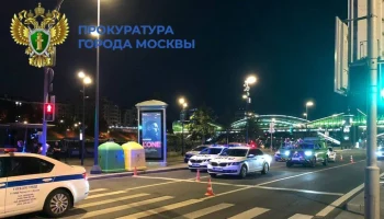 Пострадавшим в ДТП на Бережковской набережной оказывают необходимую помощь