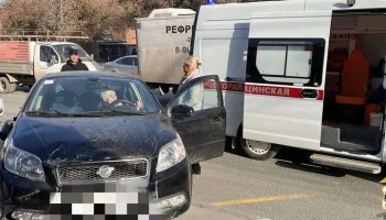 Пенсионерка въехала в остановку в Новосибирске