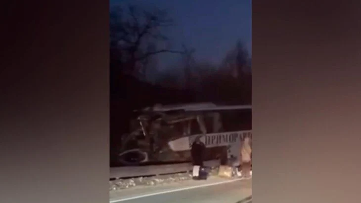 Пассажирский автобус и грузовик столкнулись в Приморье Пассажирский автобус и грузовик столкнулись в Приморье