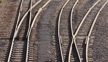 По пути в Крым и обратно задерживаются 12 пассажирских поездов