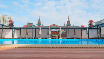 Открытые бассейны продолжили работу на двух площадках "Московских сезонов"