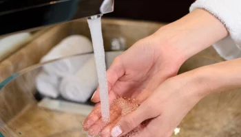 Плановые отключения горячей воды начнутся в Москве с 14 мая