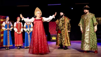 Дед Мороз со Снегурочкой поздравили детей участников СВО Пресненского района