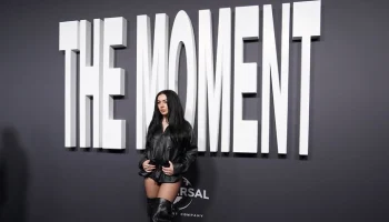 Прокат документального фильма "Момент" о певице Charli XCX отменен в РФ