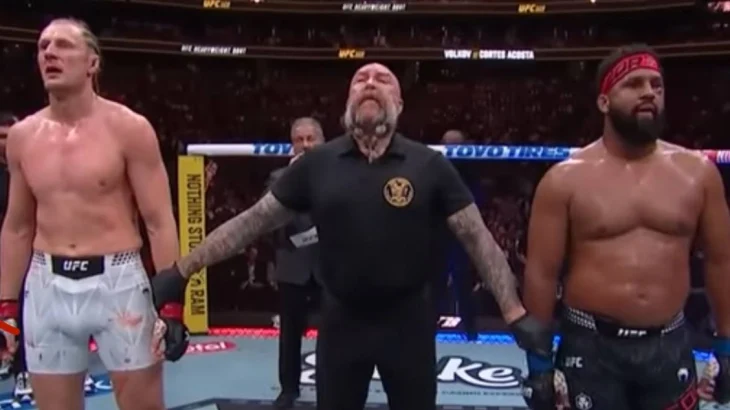 Российский боец UFC Волков вышел на бой в США под «Катюшу» Российский боец UFC Волков вышел на бой в США под «Катюшу»