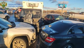 Мужчина погиб в результате столкновения 5 автомобилей на МКАД