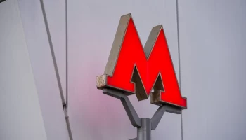 Активист движения "Мой район" Потапов обсудил с москвичами навесы у станции "Щелковская"