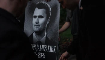 Подозреваемый в убийстве Кирка содержится в одиночной камере