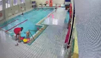 СК возбудил дело после того, как мальчик чуть не утонул в бассейне в Москве