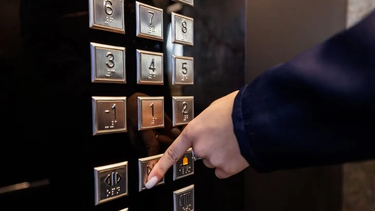 Около 500 лифтов заменили в жилых домах Москвы в рамках программы капремонта Около 500 лифтов заменили в жилых домах Москвы в рамках программы капремонта