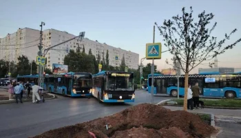 Два автобуса столкнулись на севере Москвы