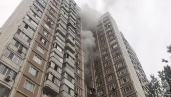 Восемь человек спасены из загоревшегося дома на западе Москвы
