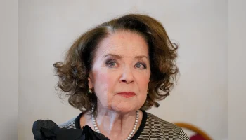 Владимир Путин поздравил народную артистку РФ Ларису Голубкину с юбилеем