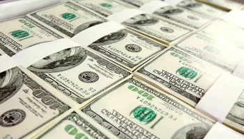 Профессор Войлуков: россияне не смогут расплатиться за рубежом старыми долларами