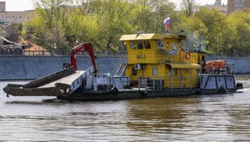 Более 500 тонн мусора собрал коммунальный флот с акватории Москвы с начала навигации