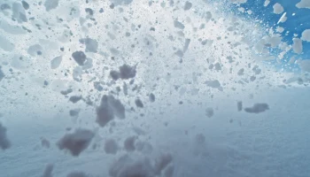 Снежная лавина накрыла женщину с ребенком в горах Дагестана