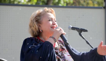 Певица Надежда Крыгина встретилась с контрактниками в Едином пункте отбора на военную службу в Москв