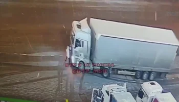 Женщина выжила после наезда фуры в Электростали