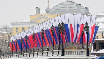 Столичному бизнесу напомнили о правилах размещения флагов ко Дню защитника Отечества