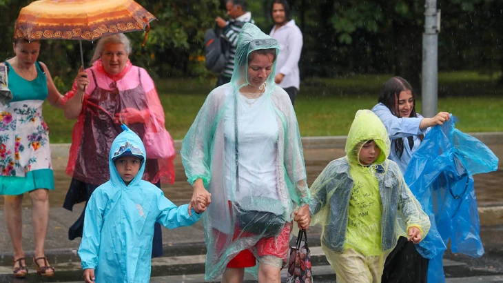 Синоптики предупредили москвичей об облачной погоде с дождем 17 июля