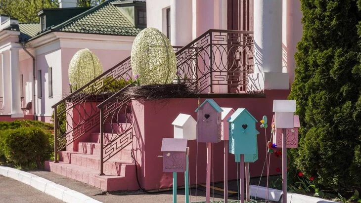 Более 700 праздничных конструкций украсили Москву в честь Пасхи