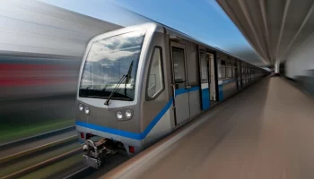 В Нью-Йорке 13 человек пострадали при столкновении пустого состава с пассажирским поездом