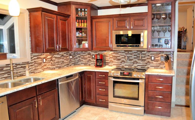 Дизайн фартука для кухни из плитки 5