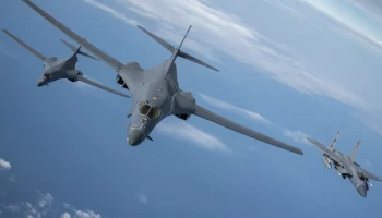 Бомбардировщик США B-1B Lancer разбился при попытке посадки