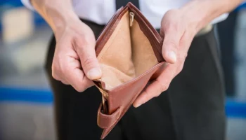 Экономист рассказал, как не потратить все деньги за новогодние праздники