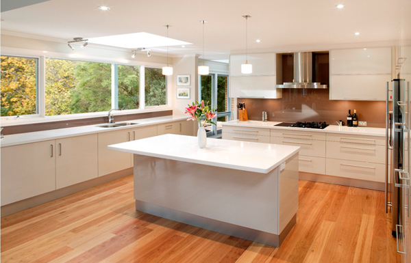 Кухня в светлых тонах&ndash; 1