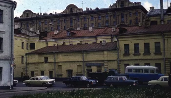 На месте очередного памятника - котлован