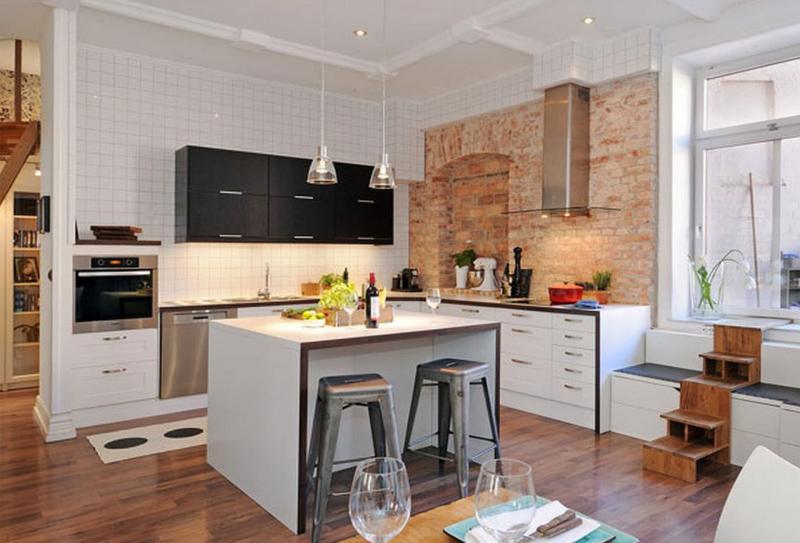 Комбинирование плитки с другими материалами в кухне 5