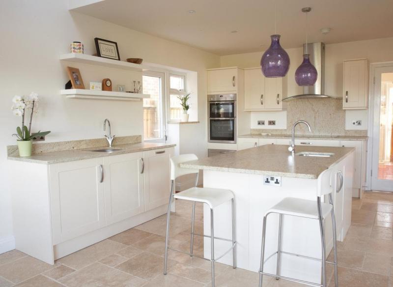 Столешница и камня на кухне 3