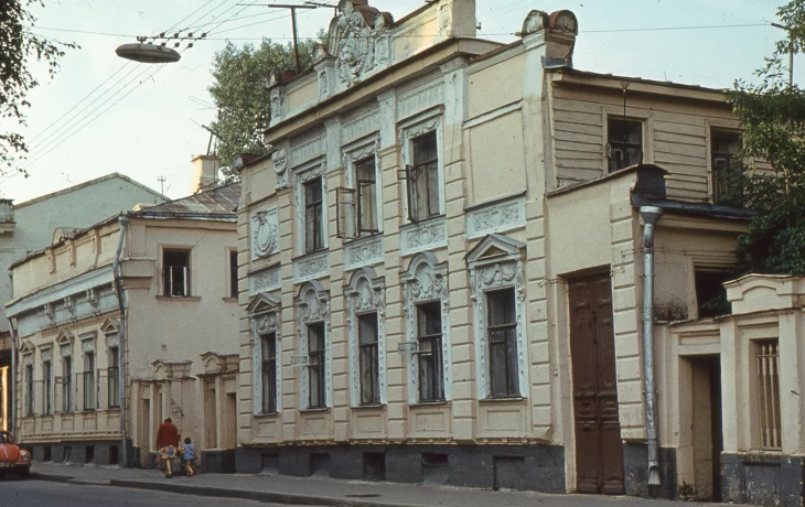 Староконюшенный переулок 1