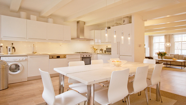 Кухонная мебель (обеденный стол) &ndash; 1