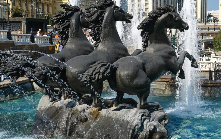 Манежная площадь 4